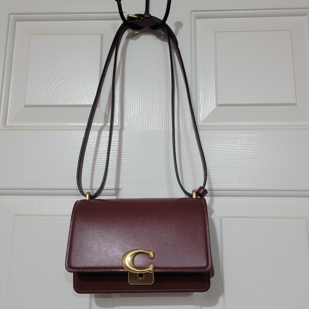 NWOT's Beautiful Coach  Refined Calf Leather BANDIT Crossbody  Color: OXBLOOD